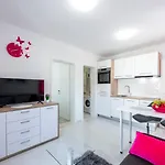 Kiki * Mlini