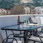 Kiki *