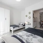 Kiki * Mlini