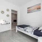 شقة Kiki