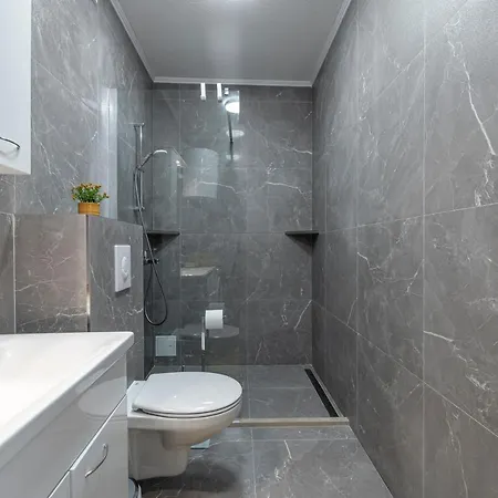 Kiki Apartman *